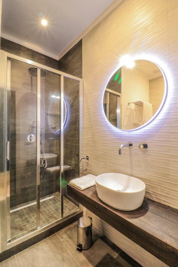 Le Stanze Di Virgilio Hotel เนเปิลส์ ภายนอก รูปภาพ