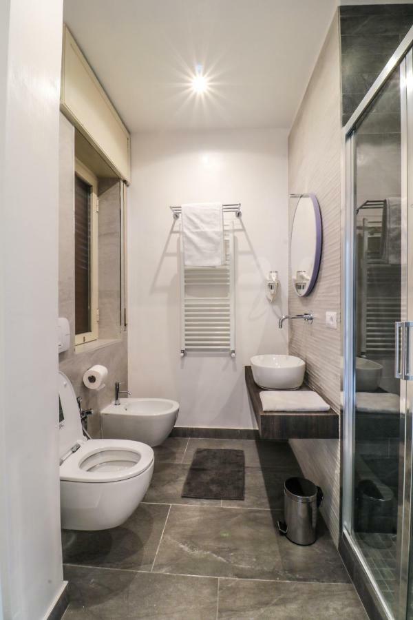 Le Stanze Di Virgilio Hotel เนเปิลส์ ภายนอก รูปภาพ
