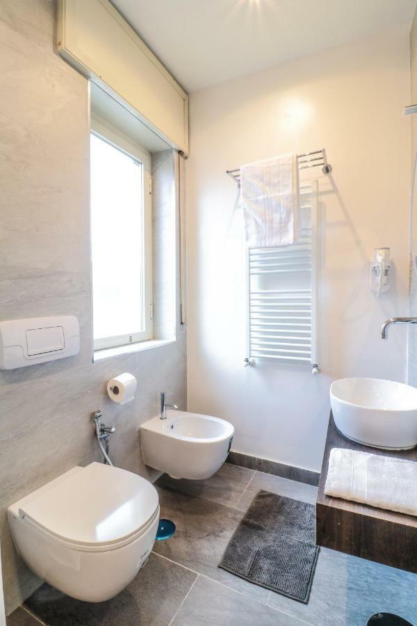 Le Stanze Di Virgilio Hotel เนเปิลส์ ภายนอก รูปภาพ
